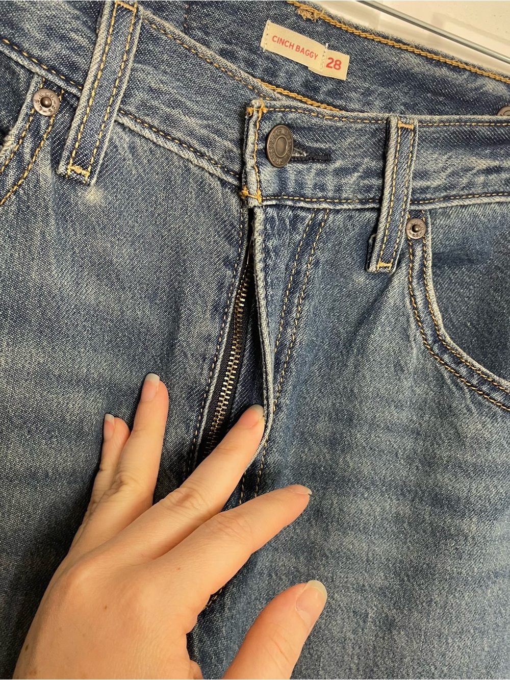Levi’s High Rise Cinch Baggy Jeans Size 28 - Picture 7 of 16